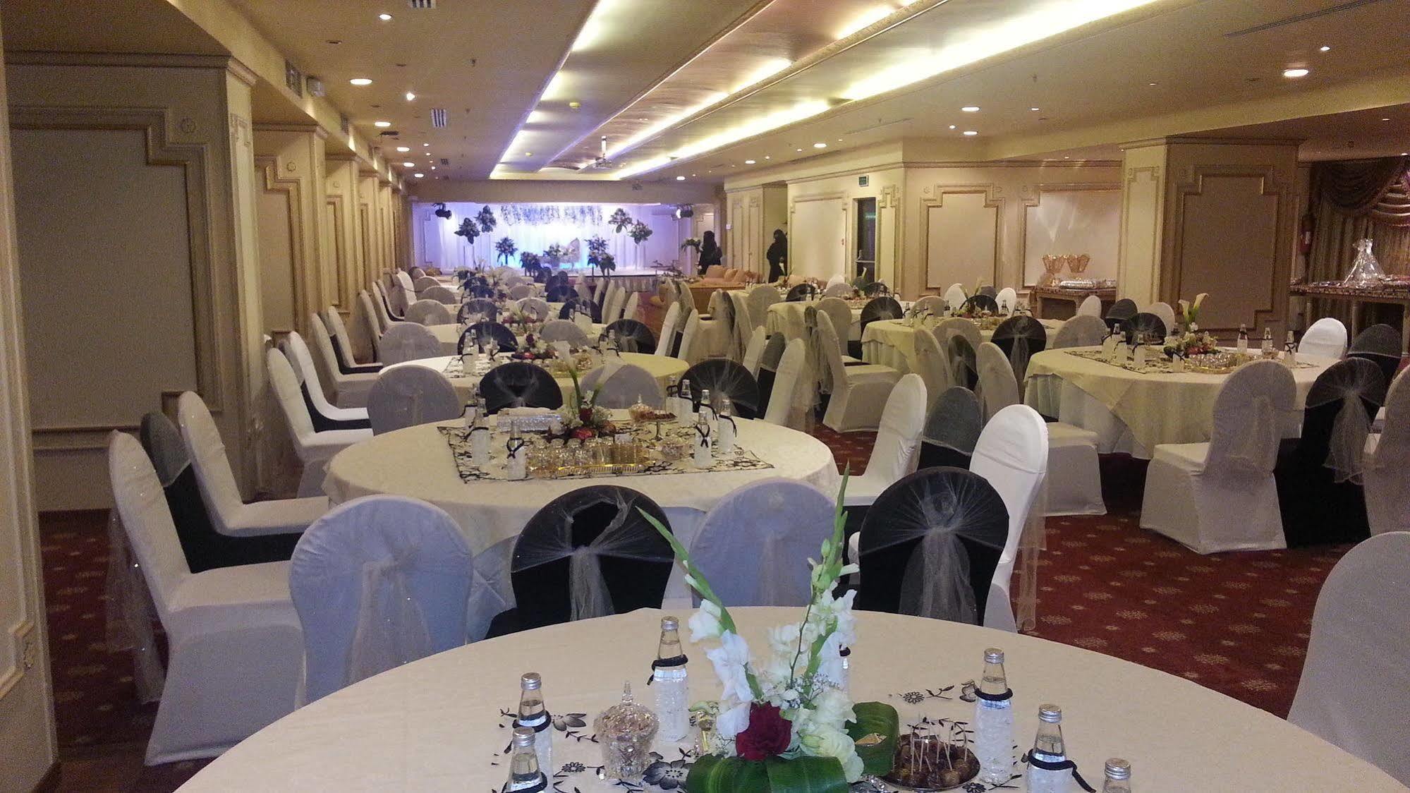 Отель Al Shohada By Palm Rich Makkah Мекка Экстерьер фото The ballroom of the hotel